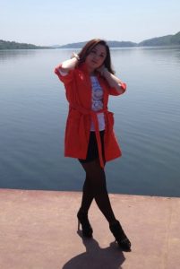 爱穿黑丝的阿姨喜欢让我给她拍照