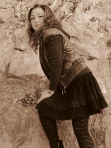 爱穿黑丝的阿姨喜欢让我给她拍照