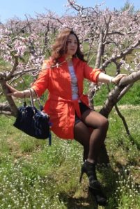 爱穿黑丝的阿姨喜欢让我给她拍照