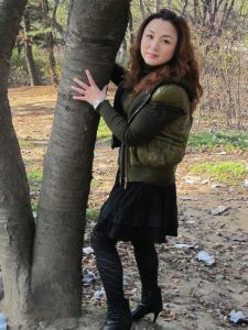 爱穿黑丝的阿姨喜欢让我给她拍照