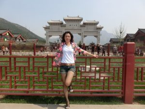 波浪长发大姐腿部丰满穿了精品渔网袜