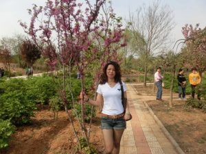 波浪长发大姐腿部丰满穿了精品渔网袜