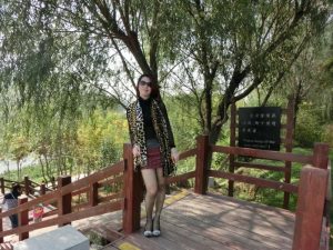 波浪长发大姐腿部丰满穿了精品渔网袜