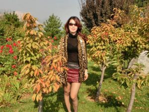 波浪长发大姐腿部丰满穿了精品渔网袜