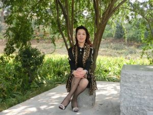 波浪长发大姐腿部丰满穿了精品渔网袜