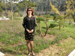 波浪长发大姐腿部丰满穿了精品渔网袜