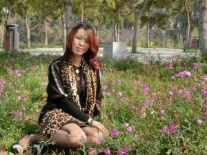 波浪长发大姐腿部丰满穿了精品渔网袜