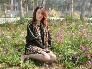 波浪长发大姐腿部丰满穿了精品渔网袜