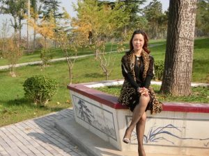 波浪长发大姐腿部丰满穿了精品渔网袜