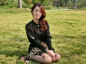 波浪长发大姐腿部丰满穿了精品渔网袜