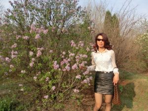 波浪长发大姐腿部丰满穿了精品渔网袜