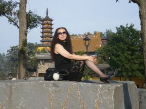 漂亮的气质贵妇游玩时拍的照片发给我看