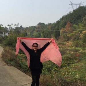 丰满的湖北阿姨喜欢到处秀腿