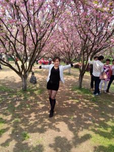 丰满的湖北阿姨喜欢到处秀腿