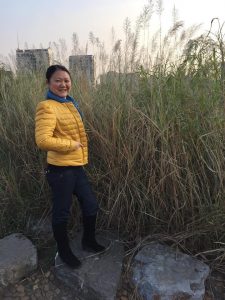 丰满的湖北阿姨喜欢到处秀腿