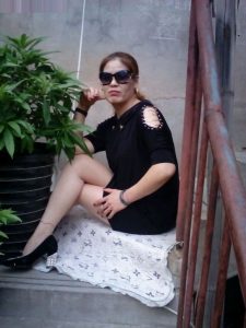 开朗的长腿大姐喜欢让你看