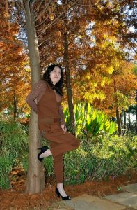 蓝裙大姐的高跟美腿超抚媚性感