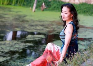 蓝裙大姐的高跟美腿超抚媚性感