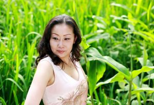 蓝裙大姐的高跟美腿超抚媚性感