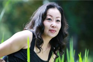 蓝裙大姐的高跟美腿超抚媚性感