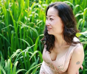 蓝裙大姐的高跟美腿超抚媚性感