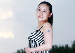 蓝裙大姐的高跟美腿超抚媚性感