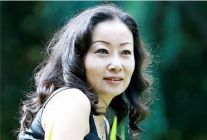 蓝裙大姐的高跟美腿超抚媚性感