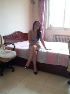 高中教英语的熟女老师穿驴蹄高跟鞋