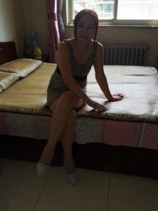 高中教英语的熟女老师穿驴蹄高跟鞋