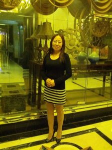 高中教英语的熟女老师穿驴蹄高跟鞋