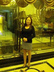 高中教英语的熟女老师穿驴蹄高跟鞋