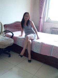 高中教英语的熟女老师穿驴蹄高跟鞋