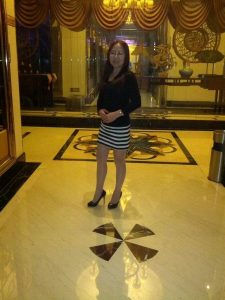 高中教英语的熟女老师穿驴蹄高跟鞋