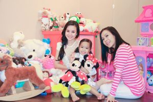 豪宅里一对美腿姐妹花