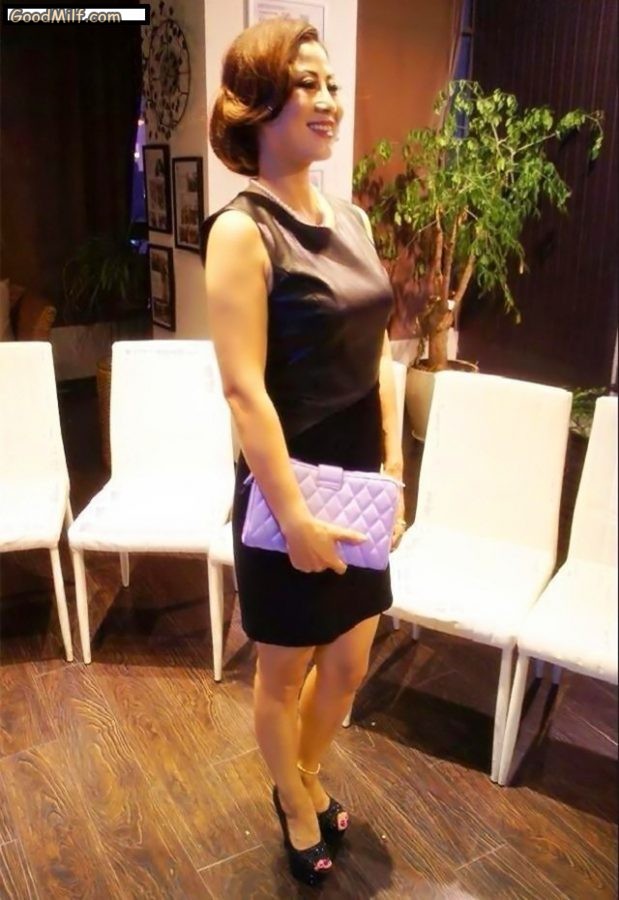 漂亮有气质的熟女姐姐在家中穿高跟鞋自拍[第4张/共5张]