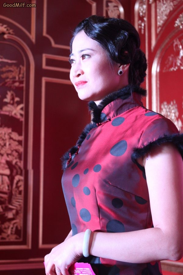 精品气质熟女们的旗袍秀[第10张/共10张]