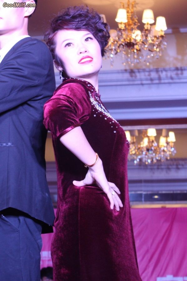 精品气质熟女们的旗袍秀[第7张/共10张]