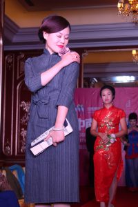 精品气质熟女们的旗袍秀