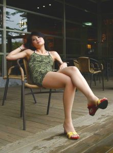 肉丝美女拍照片连底裤都看到了