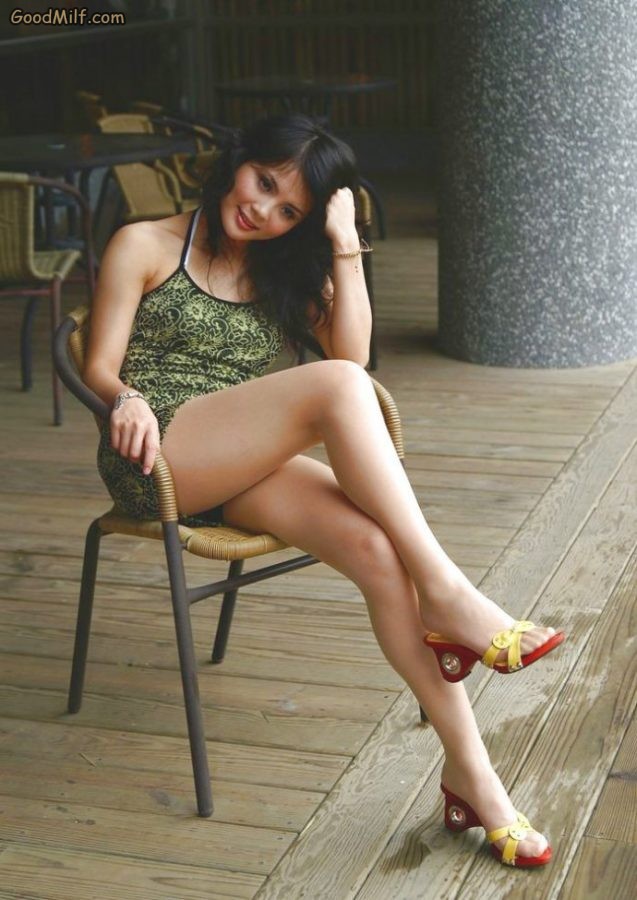 肉丝美女拍照片连底裤都看到了[第5张/共12张]