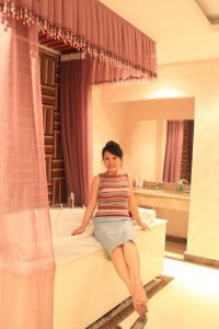 制服老板山阿姨美腿高跟