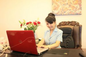 制服老板山阿姨美腿高跟