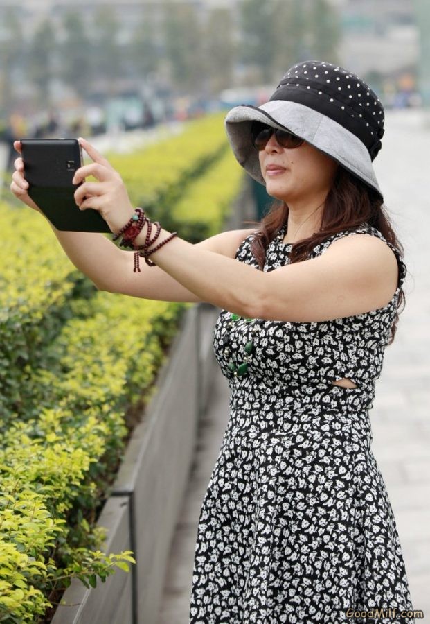 山阿姨给一位重庆熟妇拍照[第11张/共13张]