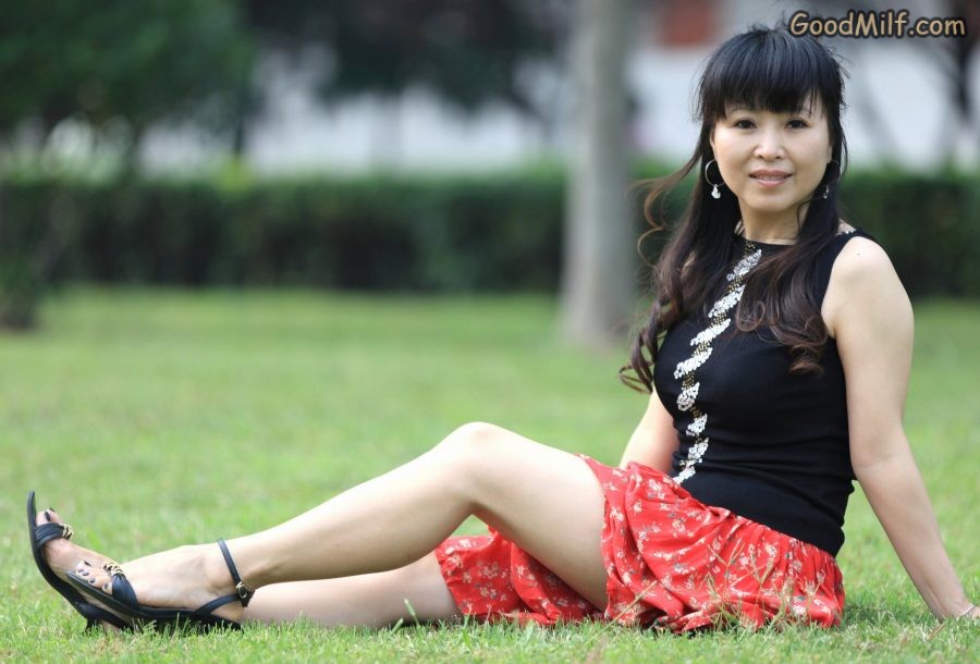 山阿姨美腿玉足秀[第2张/共2张]