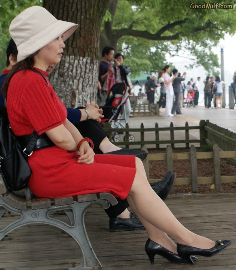 山阿姨穿上肉丝袜到景区游览[第8张/共9张]