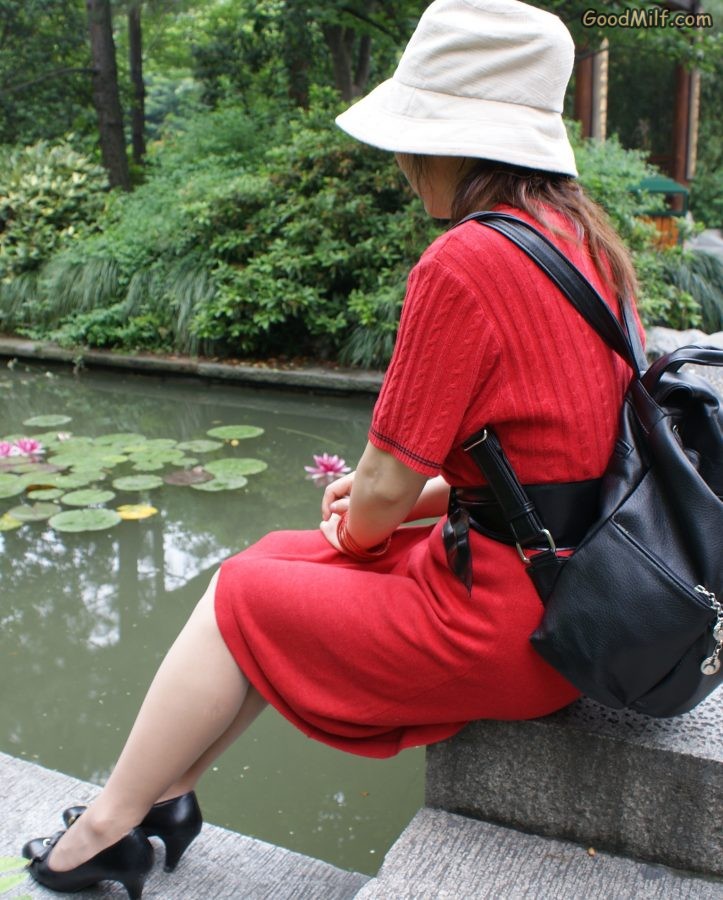 山阿姨穿上肉丝袜到景区游览[第1张/共9张]