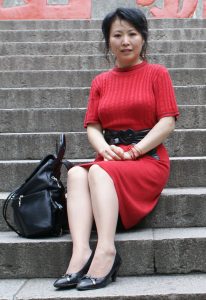 山阿姨穿上肉丝袜到景区游览