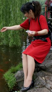 山阿姨穿上肉丝袜到景区游览