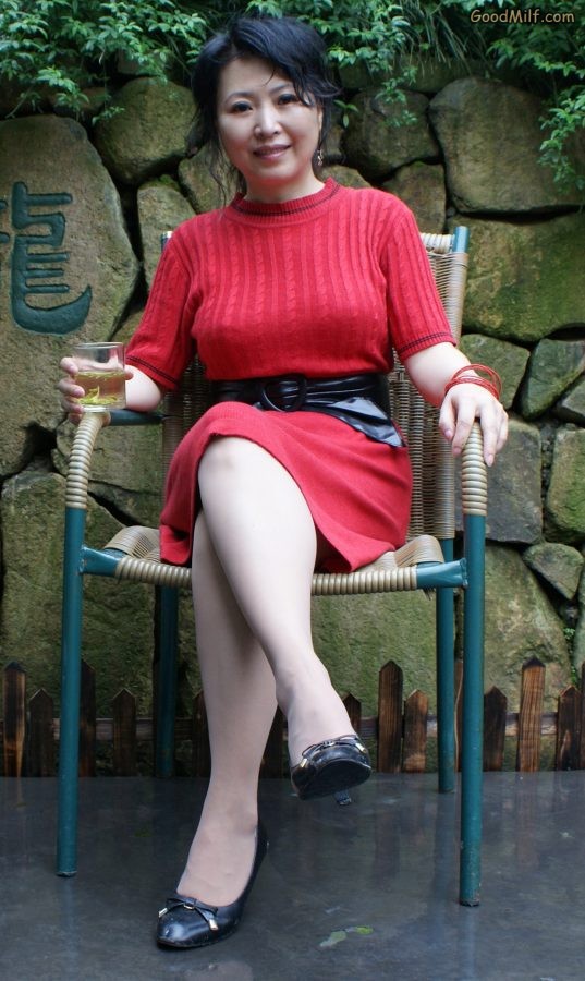 山阿姨穿上肉丝袜到景区游览[第3张/共9张]