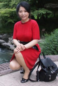 山阿姨穿上肉丝袜到景区游览